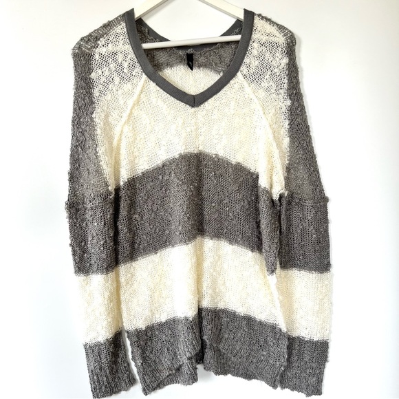 ELAN V-Neck Light Tunic Color-block Sweater - Picture 6 of 10